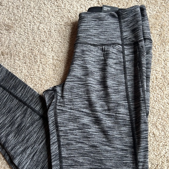 Victoria’s Secret VSX knockout tight grey Heather black pockets legging large - Picture 3 of 10
